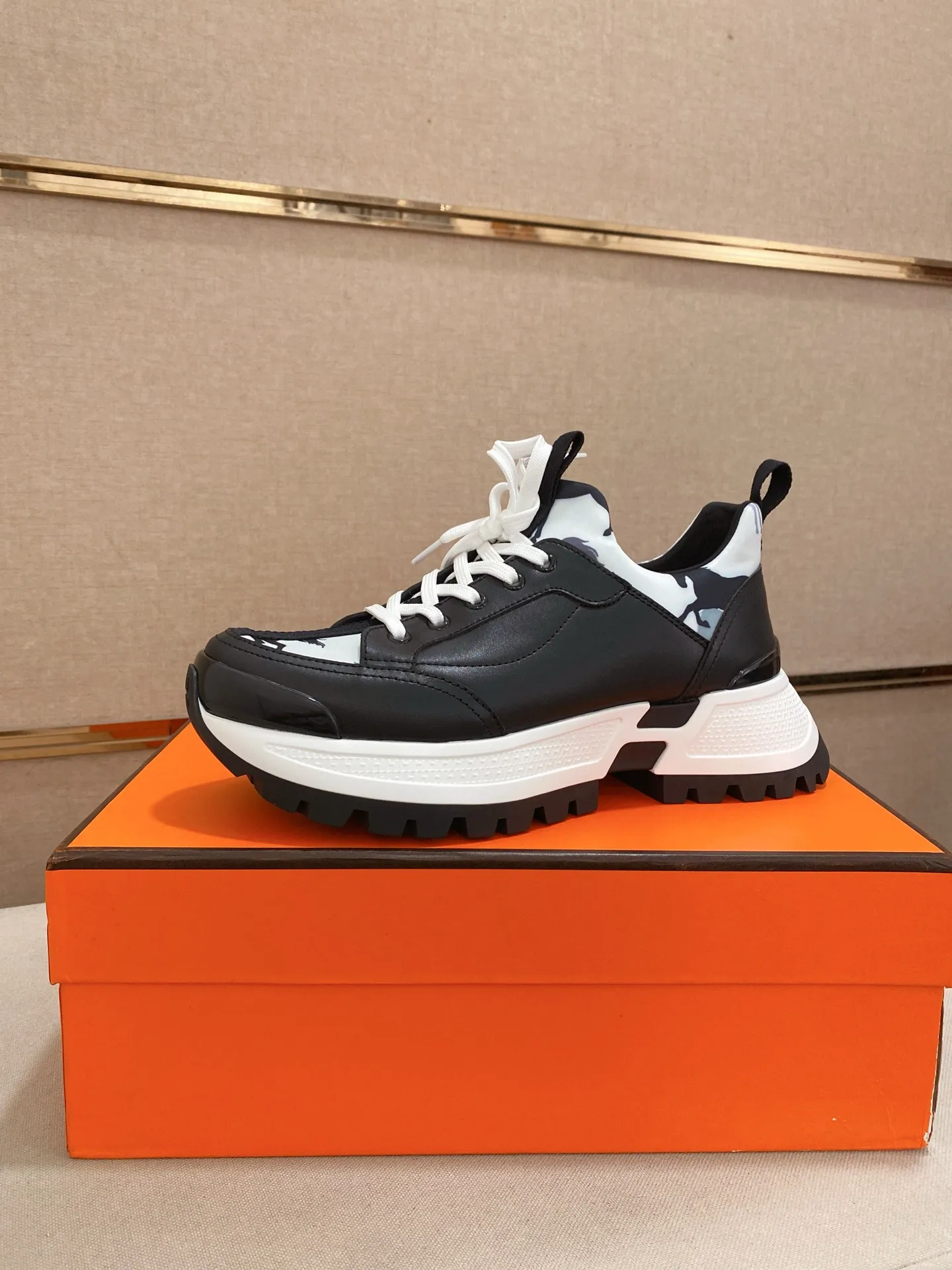 Men's clothing and shoes💰: 600💰《HERMES》【Classic original order·Version】Hermès; top 🔝purchasing agent🔍🔍men's latest 🇺🇸 counter sales simultaneously, imported from Italy original ▲▲cowhide ▲▲ (high-end, nobility, class) ) Exquisite workmanship (Italian 🇮🇹 imported water-dyed 🐂 cowhide lining) sole: original sole provided by the original factory, ⚠️exclusive double-layer activity·TPR·rubber·combined molded outsole; super comfortable·wear-resistant·non-slip·environmental protection The real thing is more beautiful if you take the real thing (high quality, follow the order). You can enter and exit the counter at will * Number of yards: 38-44 (can be customized 45-46, non-returnable)